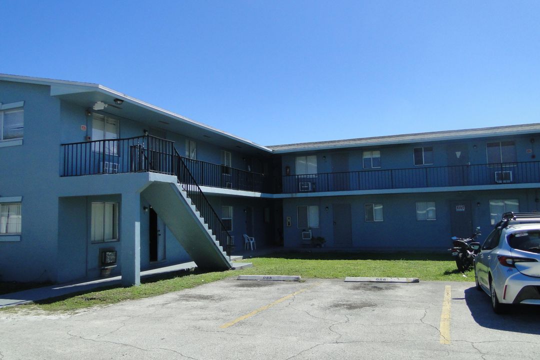 For Sale: $105,000 (1 beds, 1 baths, 620 Square Feet)