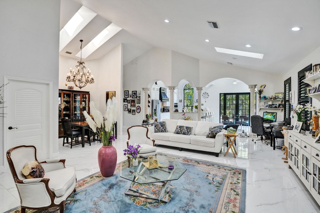 Active With Contract: $799,995 (2 beds, 2 baths, 1936 Square Feet)