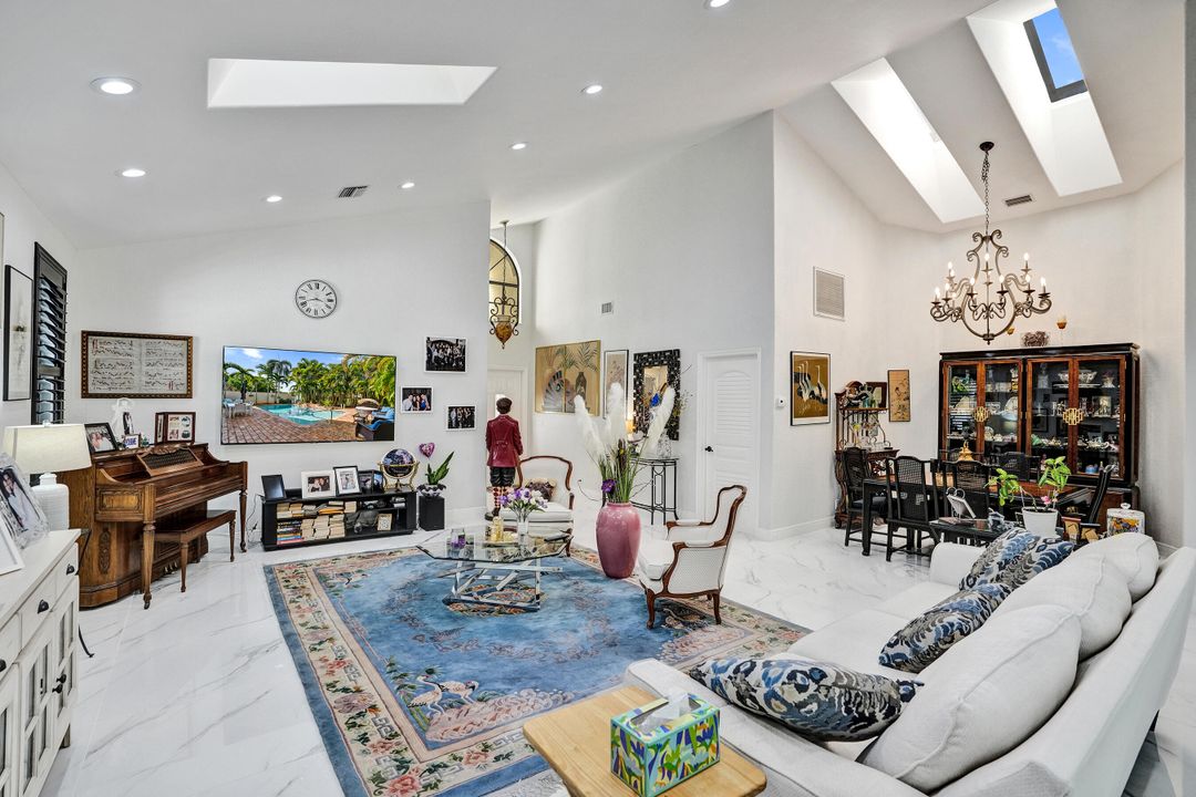 Active With Contract: $799,995 (2 beds, 2 baths, 1936 Square Feet)