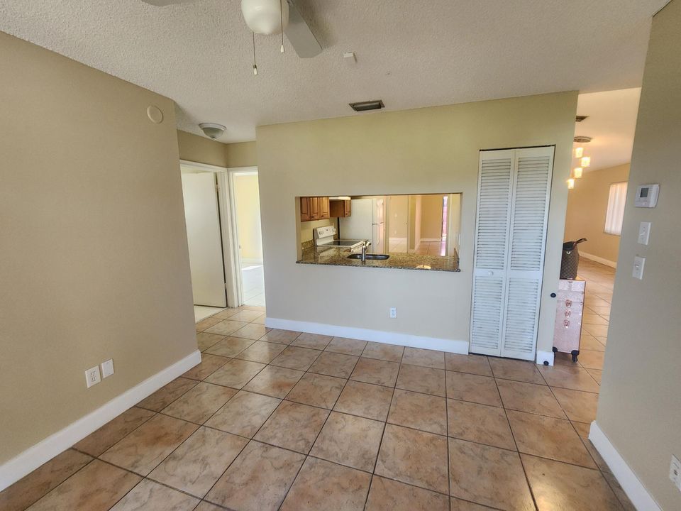 For Rent: $3,100 (4 beds, 2 baths, 1638 Square Feet)