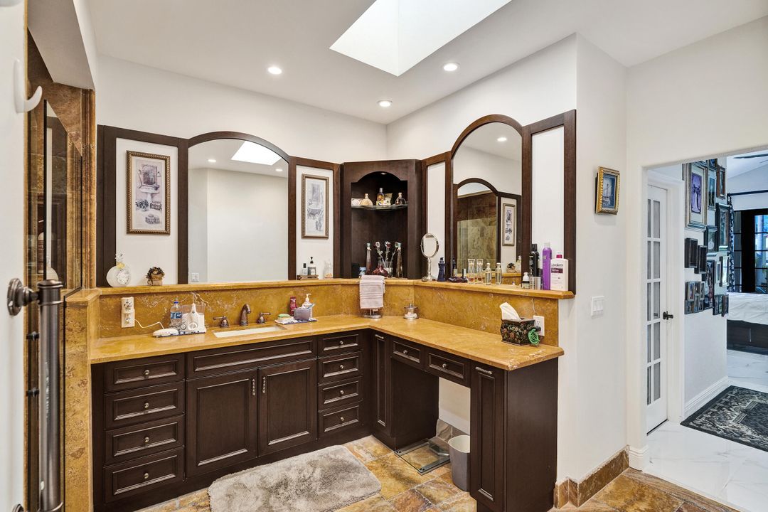 Active With Contract: $799,995 (2 beds, 2 baths, 1936 Square Feet)