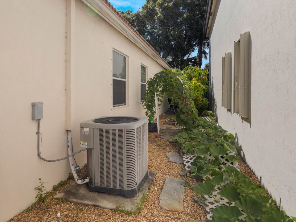 For Sale: $479,000 (3 beds, 2 baths, 1816 Square Feet)