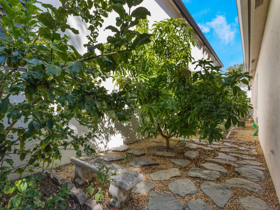 For Sale: $479,000 (3 beds, 2 baths, 1816 Square Feet)