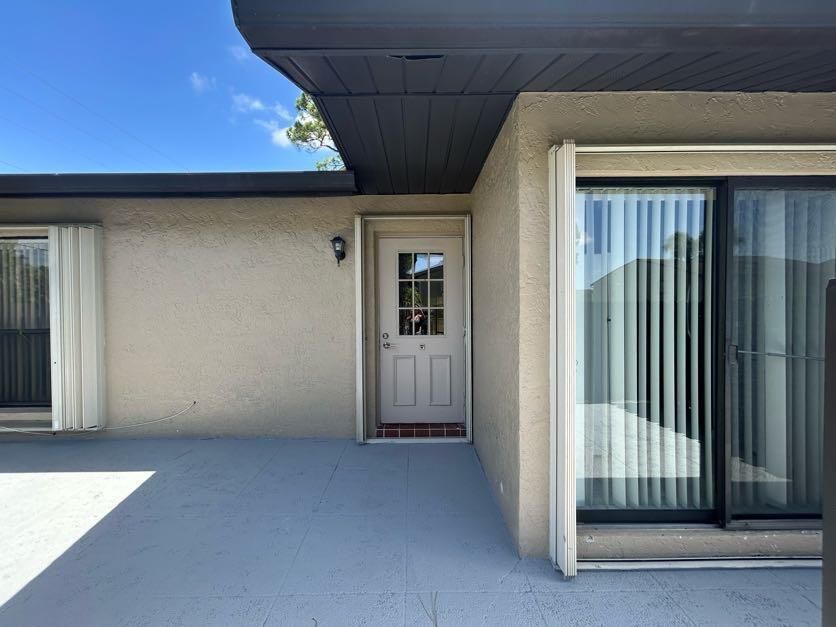 Active With Contract: $2,100 (2 beds, 2 baths, 1370 Square Feet)