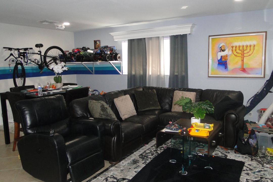 For Sale: $105,000 (1 beds, 1 baths, 620 Square Feet)