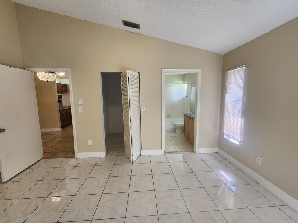For Rent: $3,100 (4 beds, 2 baths, 1638 Square Feet)