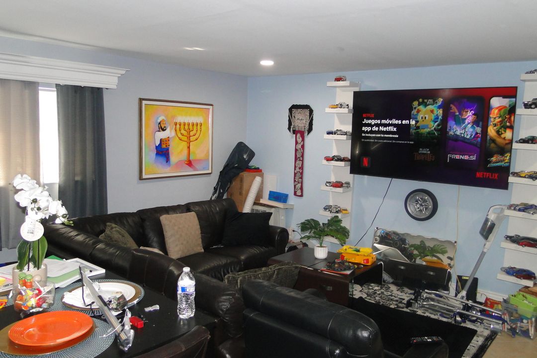 For Sale: $105,000 (1 beds, 1 baths, 620 Square Feet)