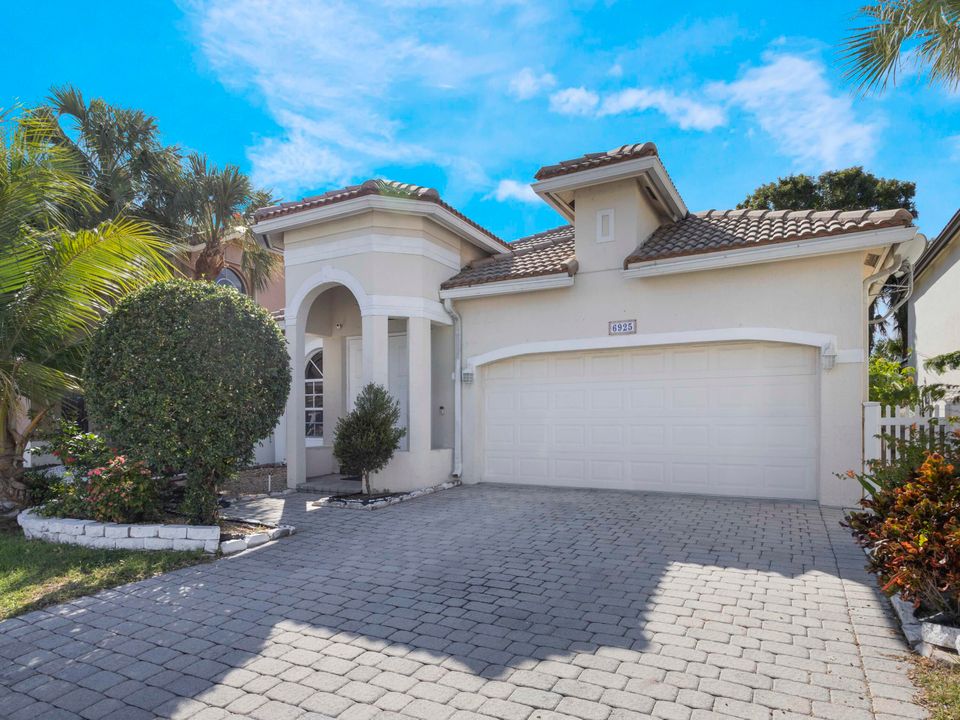 For Sale: $479,000 (3 beds, 2 baths, 1816 Square Feet)