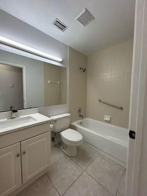 Active With Contract: $2,100 (2 beds, 2 baths, 1370 Square Feet)