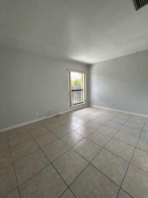 Active With Contract: $2,100 (2 beds, 2 baths, 1370 Square Feet)