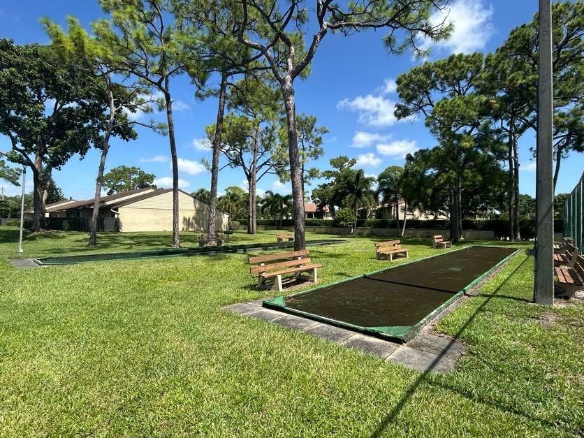 Active With Contract: $2,100 (2 beds, 2 baths, 1370 Square Feet)