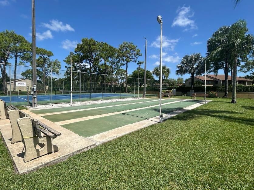 Active With Contract: $2,100 (2 beds, 2 baths, 1370 Square Feet)