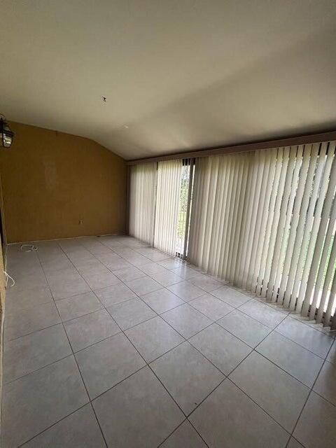 Active With Contract: $2,100 (2 beds, 2 baths, 1370 Square Feet)