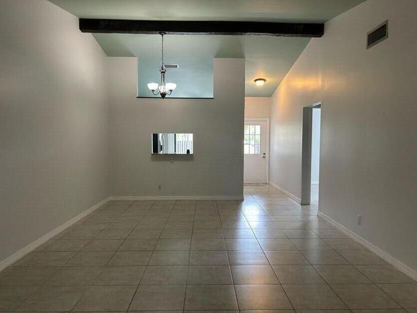 Active With Contract: $2,100 (2 beds, 2 baths, 1370 Square Feet)