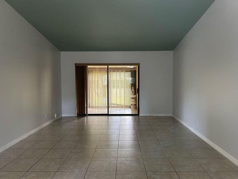 Active With Contract: $2,100 (2 beds, 2 baths, 1370 Square Feet)