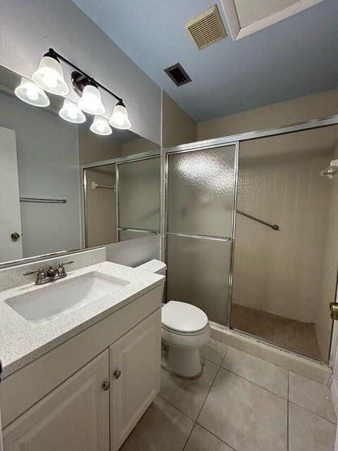 Active With Contract: $2,100 (2 beds, 2 baths, 1370 Square Feet)