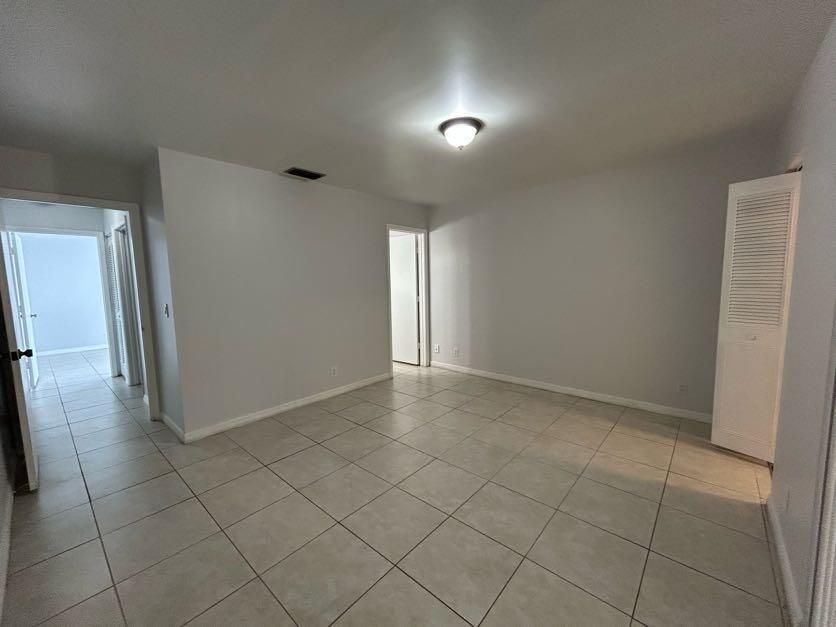 Active With Contract: $2,100 (2 beds, 2 baths, 1370 Square Feet)