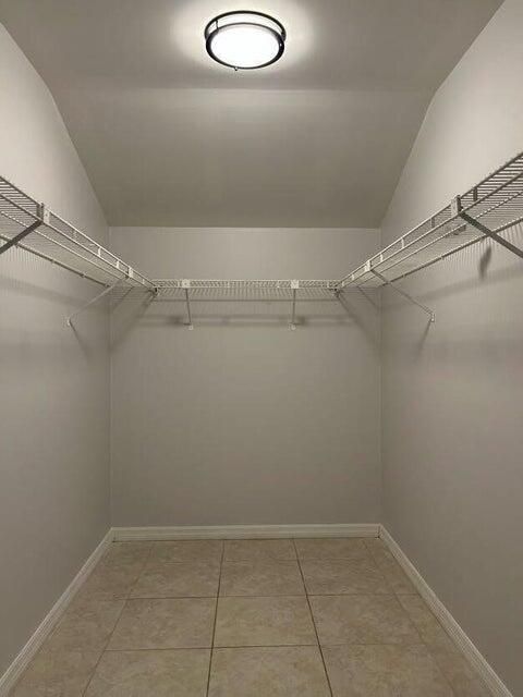 Active With Contract: $2,100 (2 beds, 2 baths, 1370 Square Feet)