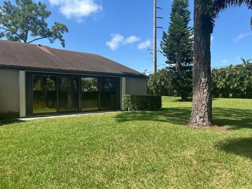 Active With Contract: $2,100 (2 beds, 2 baths, 1370 Square Feet)