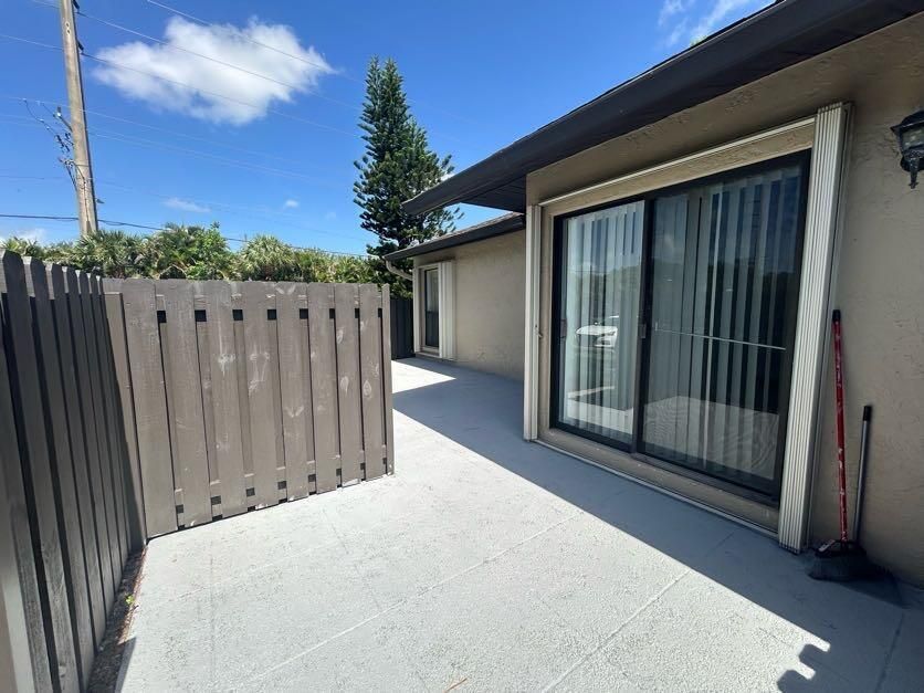 Active With Contract: $2,100 (2 beds, 2 baths, 1370 Square Feet)