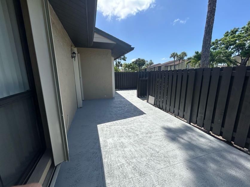 Active With Contract: $2,100 (2 beds, 2 baths, 1370 Square Feet)