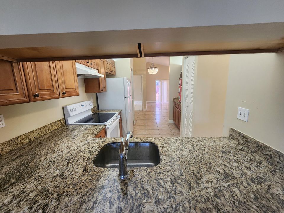 For Rent: $3,100 (4 beds, 2 baths, 1638 Square Feet)