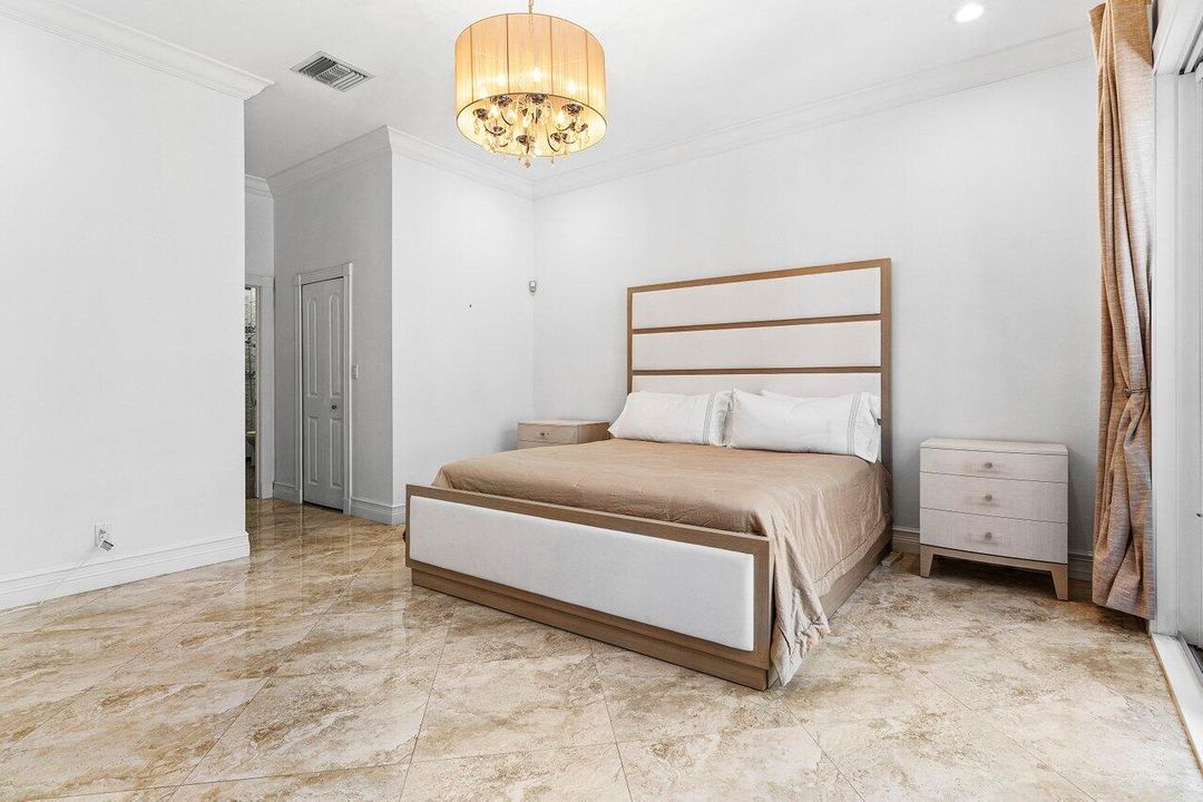 出租: $12,000 (3 贝兹, 2 浴室, 1965 平方英尺)