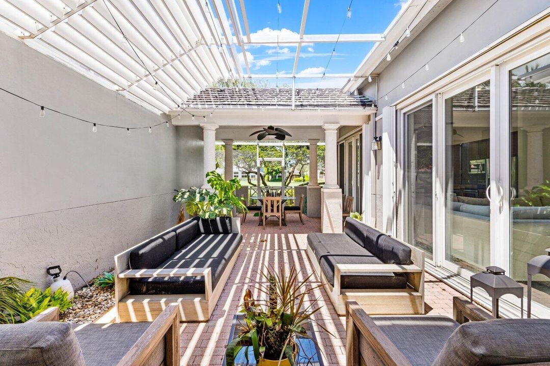 出租: $12,000 (3 贝兹, 2 浴室, 1965 平方英尺)