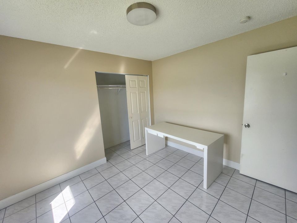 For Rent: $3,100 (4 beds, 2 baths, 1638 Square Feet)