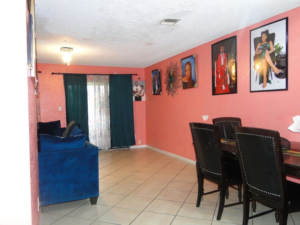 For Sale: $249,000 (2 beds, 2 baths, 1260 Square Feet)