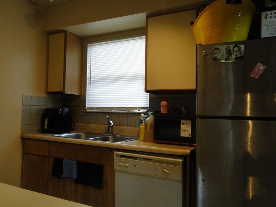 For Sale: $249,000 (2 beds, 2 baths, 1260 Square Feet)