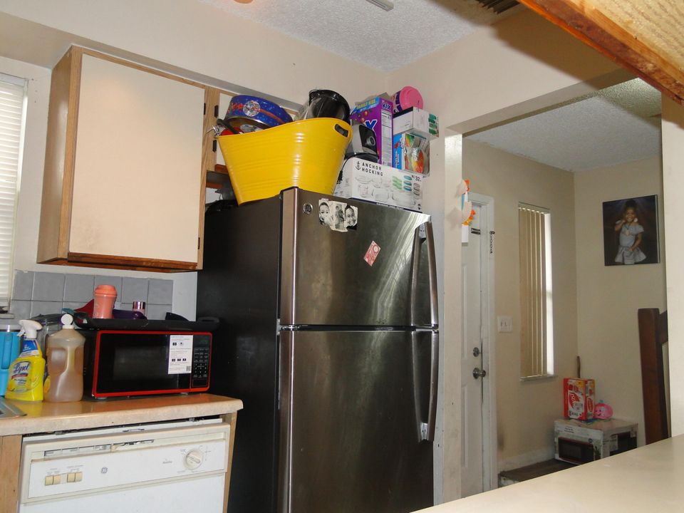 For Sale: $249,000 (2 beds, 2 baths, 1260 Square Feet)