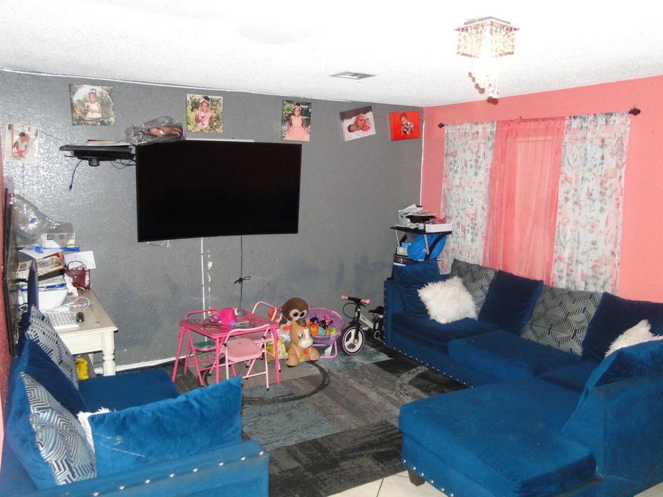 For Sale: $249,000 (2 beds, 2 baths, 1260 Square Feet)
