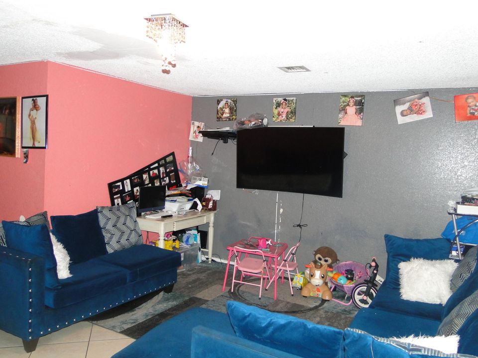 For Sale: $249,000 (2 beds, 2 baths, 1260 Square Feet)