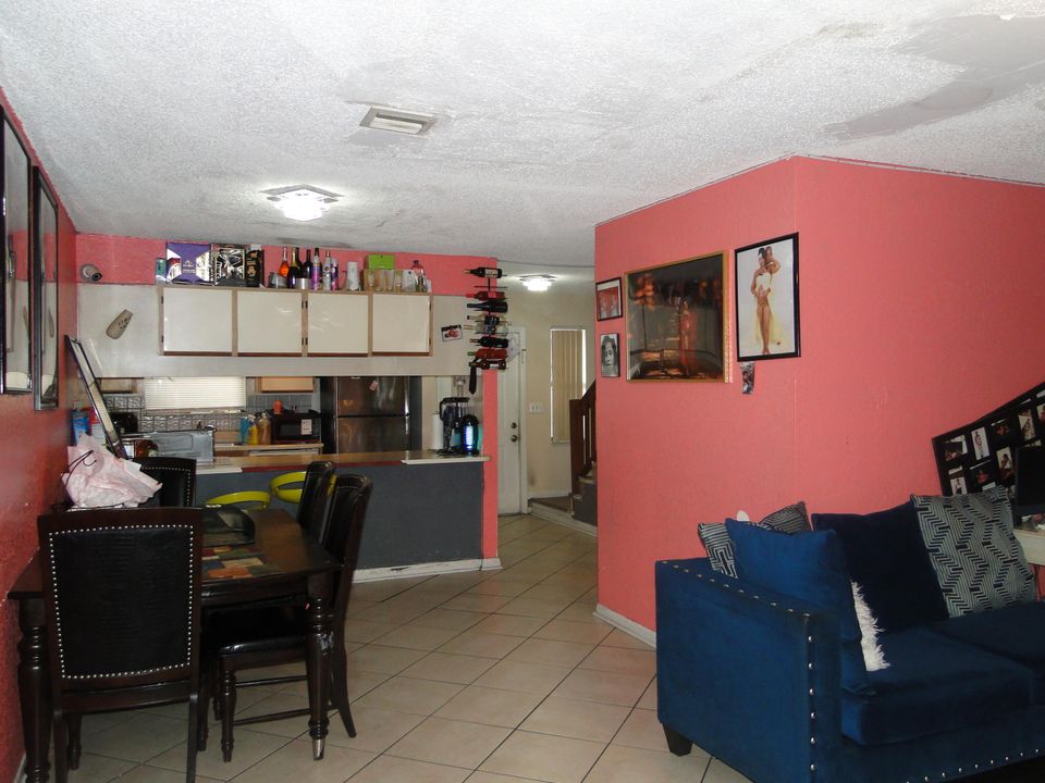 For Sale: $249,000 (2 beds, 2 baths, 1260 Square Feet)