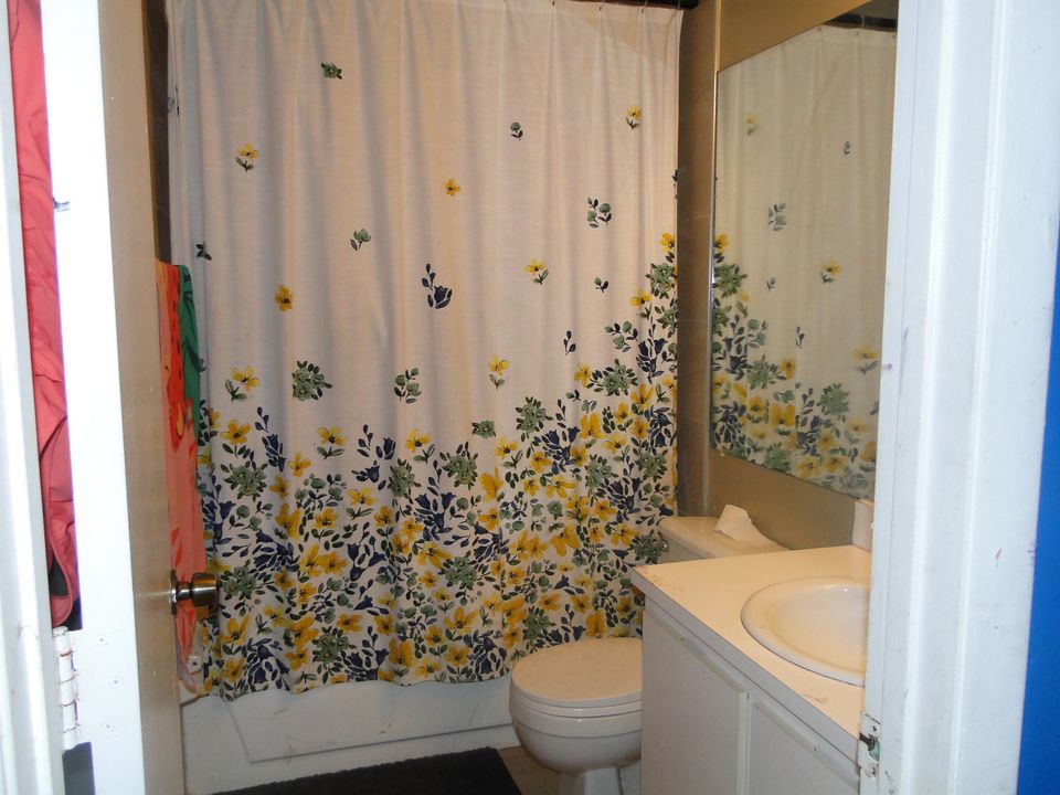 For Sale: $249,000 (2 beds, 2 baths, 1260 Square Feet)