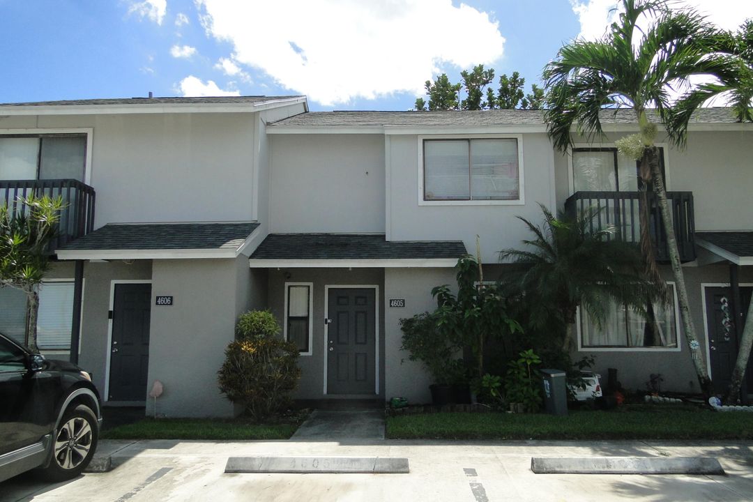 For Sale: $249,000 (2 beds, 2 baths, 1260 Square Feet)