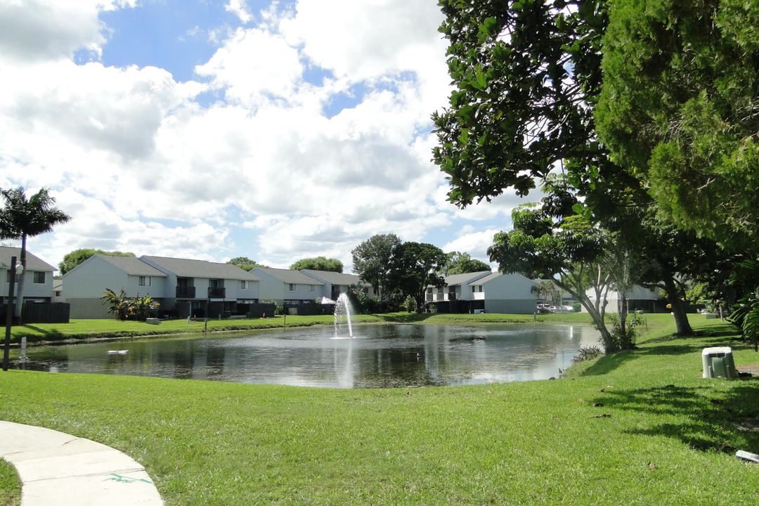 For Sale: $249,000 (2 beds, 2 baths, 1260 Square Feet)