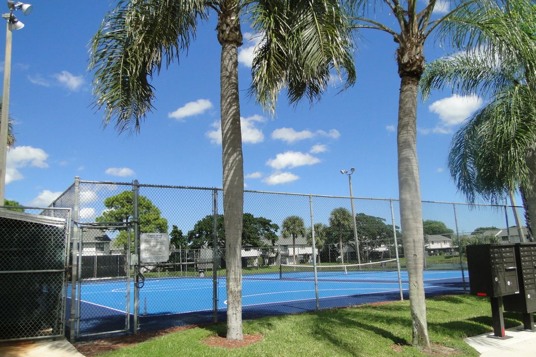 For Sale: $249,000 (2 beds, 2 baths, 1260 Square Feet)