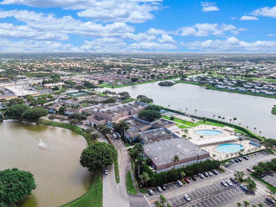 For Sale: $105,000 (2 beds, 2 baths, 907 Square Feet)