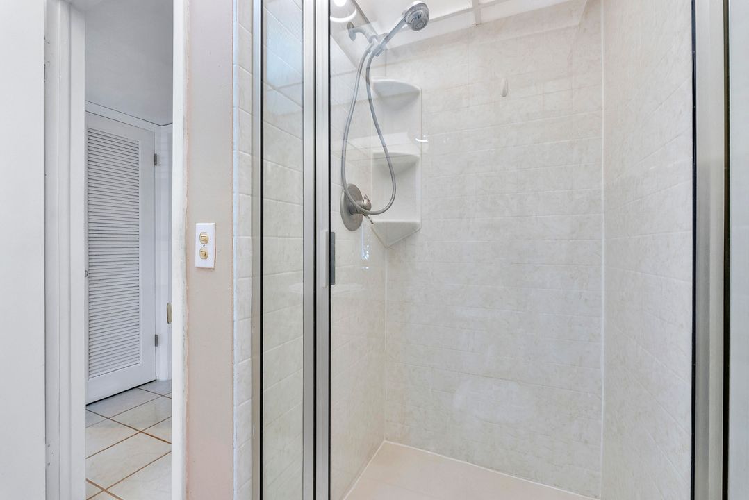 For Sale: $105,000 (2 beds, 2 baths, 907 Square Feet)