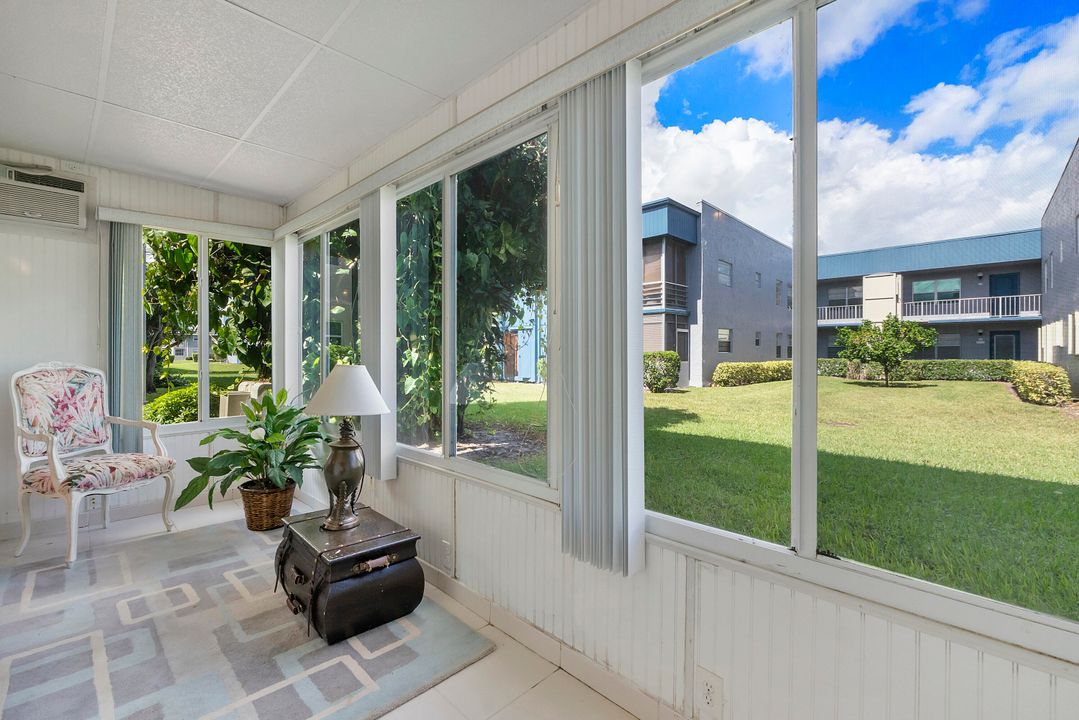 For Sale: $105,000 (2 beds, 2 baths, 907 Square Feet)