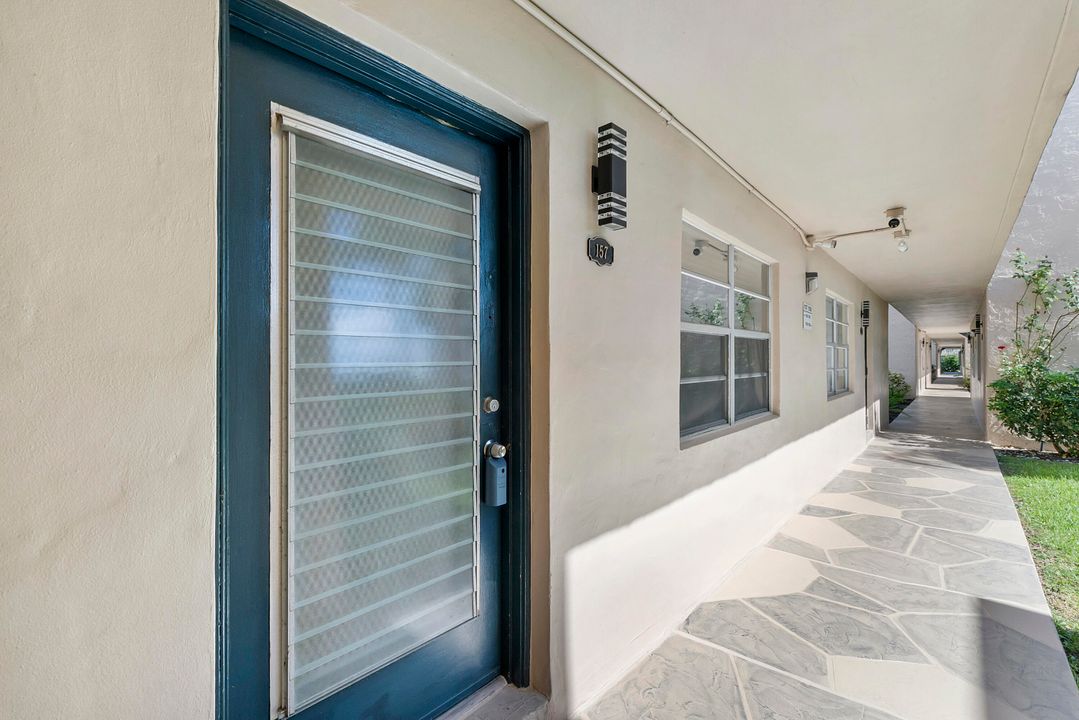 For Sale: $105,000 (2 beds, 2 baths, 907 Square Feet)