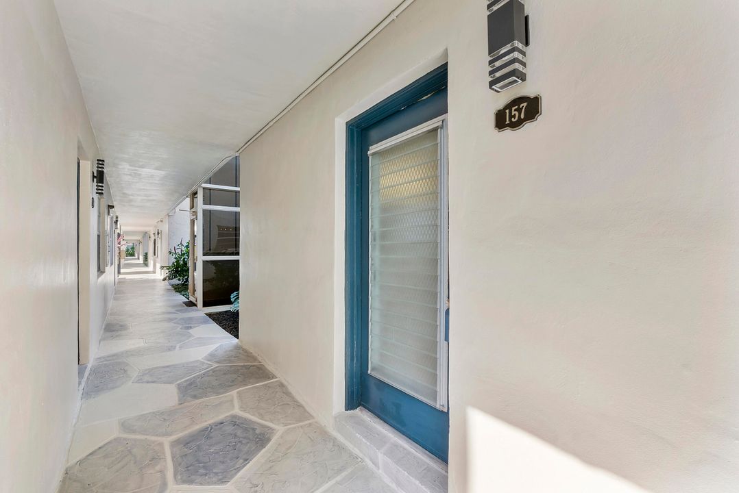 For Sale: $105,000 (2 beds, 2 baths, 907 Square Feet)