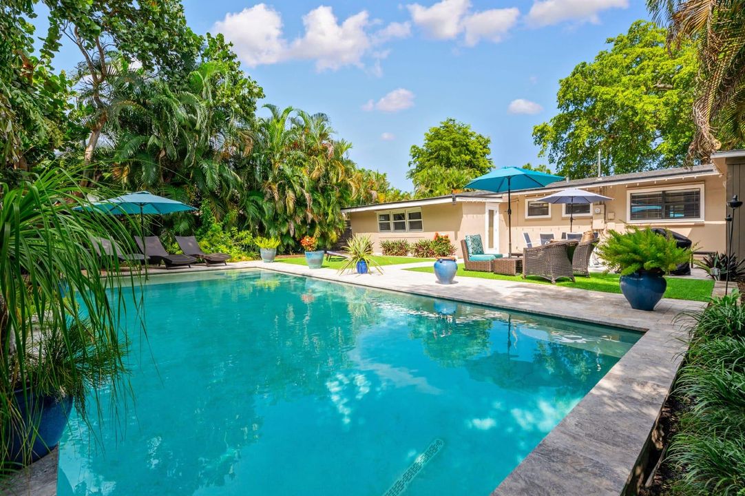 For Sale: $795,000 (3 beds, 2 baths, 1674 Square Feet)