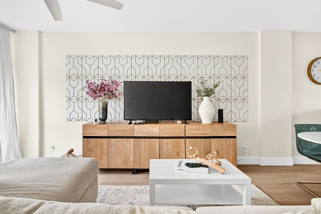 Activo con contrato: $199,998 (2 camas, 2 baños, 975 Pies cuadrados)