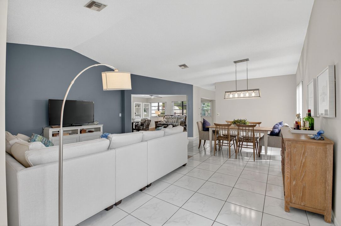 For Sale: $285,000 (2 beds, 2 baths, 1609 Square Feet)