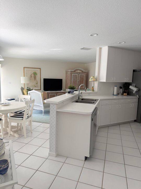 В аренду: $7,800 (4 спален, 2 ванн, 2457 Квадратных фут)