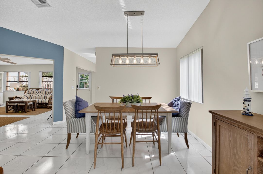 For Sale: $285,000 (2 beds, 2 baths, 1609 Square Feet)