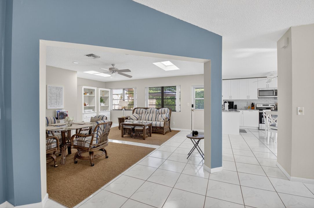 For Sale: $285,000 (2 beds, 2 baths, 1609 Square Feet)